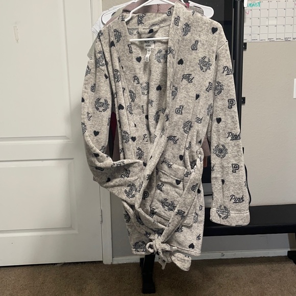 VS PINK bathrobe - Picture 1 of 3